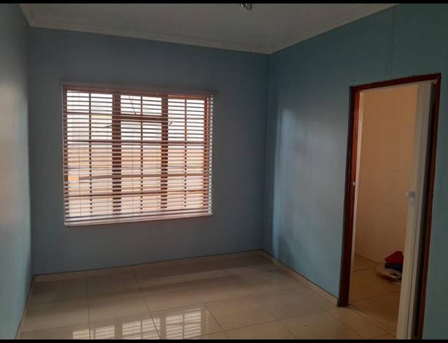 5 BEDROOM HOUSE FOR SALE IN RUSTIC ESTATE